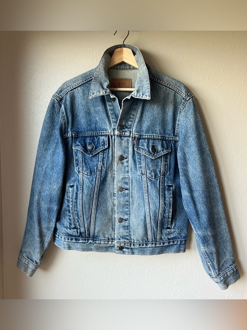 VTG Levis Trucker Jacket 70506 0216 Type III Sz 44 Thrashed Faded Denim 80s USA